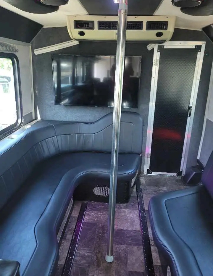 2010 Ford F-550 Shuttle Bus