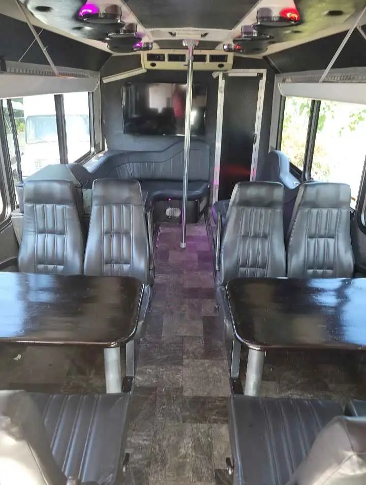 2010 Ford F-550 Shuttle Bus