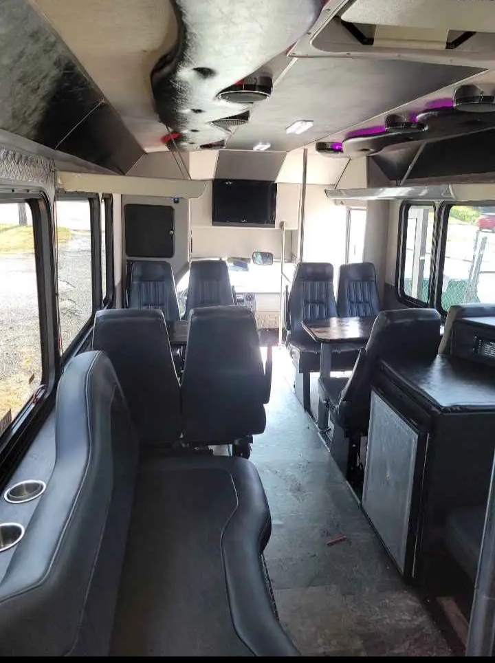 2010 Ford F-550 Shuttle Bus