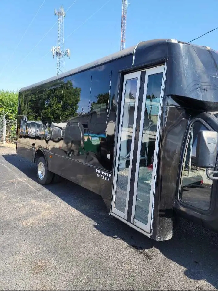 2010 Ford F-550 Shuttle Bus