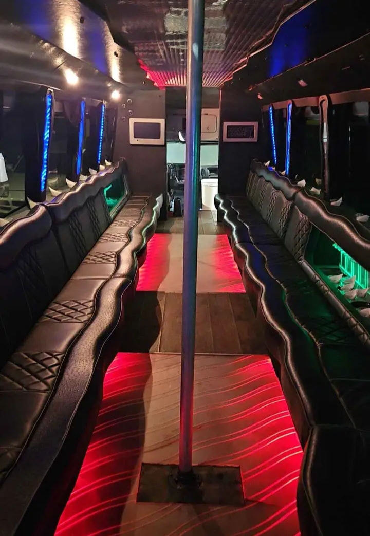 2017 GMC C5500 Limo Bus