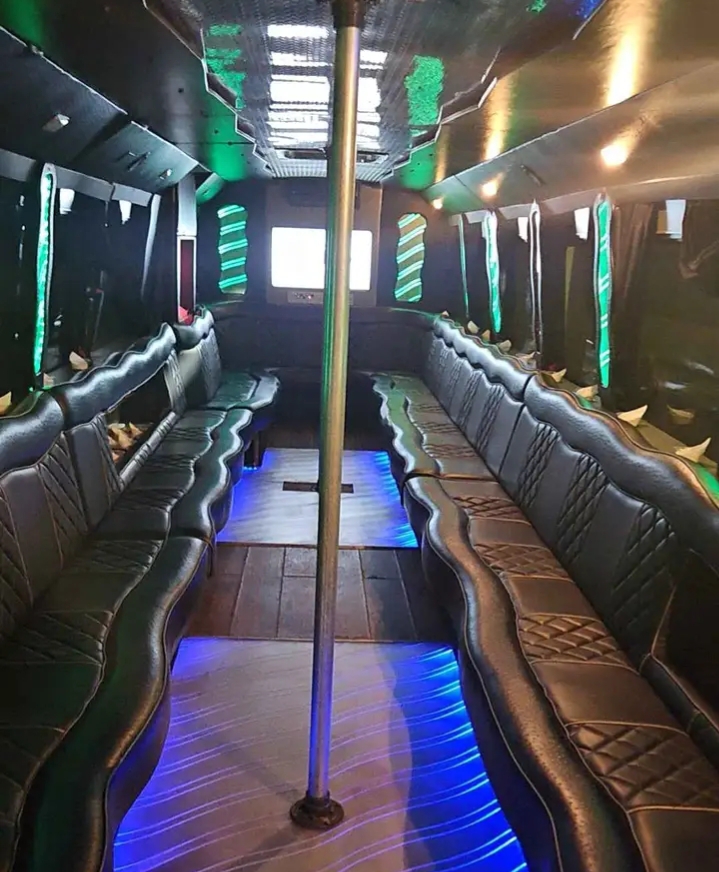 2017 GMC C5500 Limo Bus