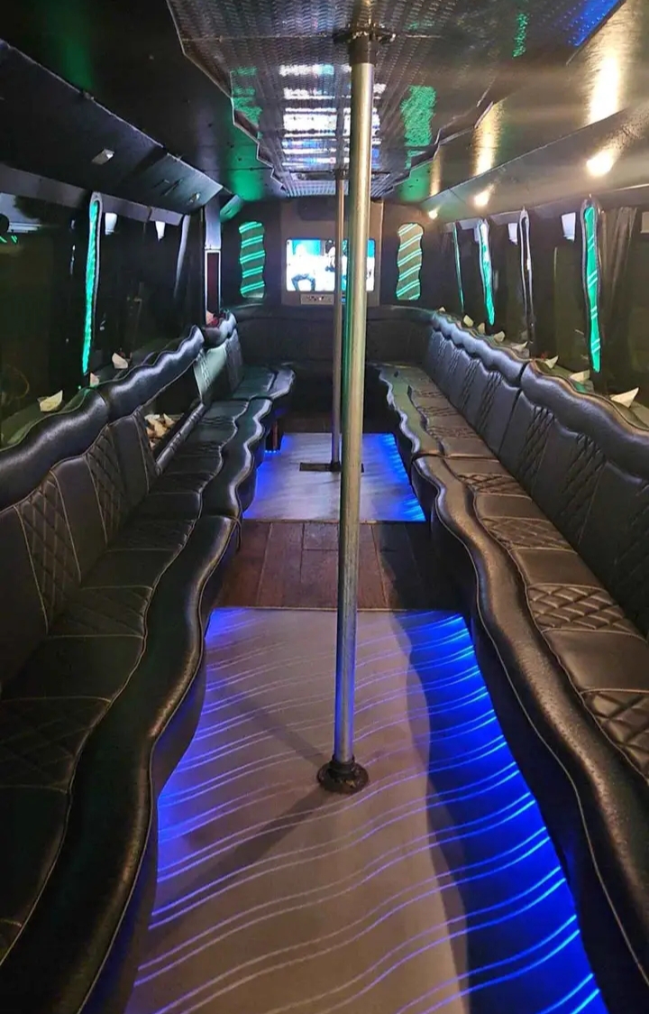 2017 GMC C5500 Limo Bus