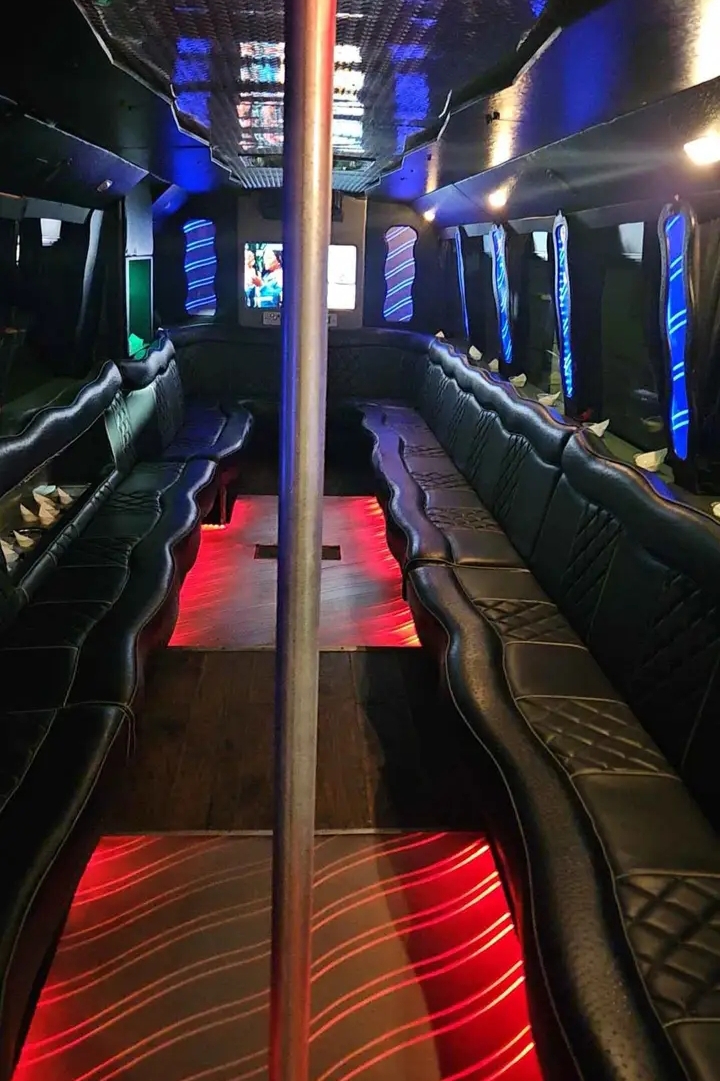 2017 GMC C5500 Limo Bus