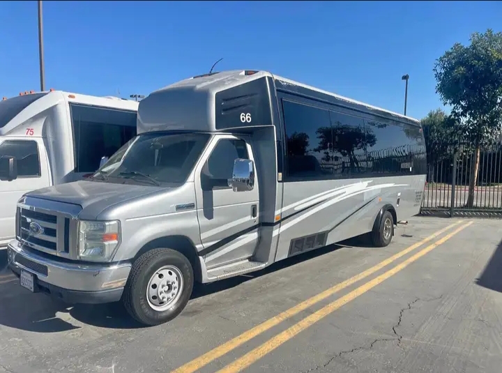 2014 Ford E-450 Shuttle Bus