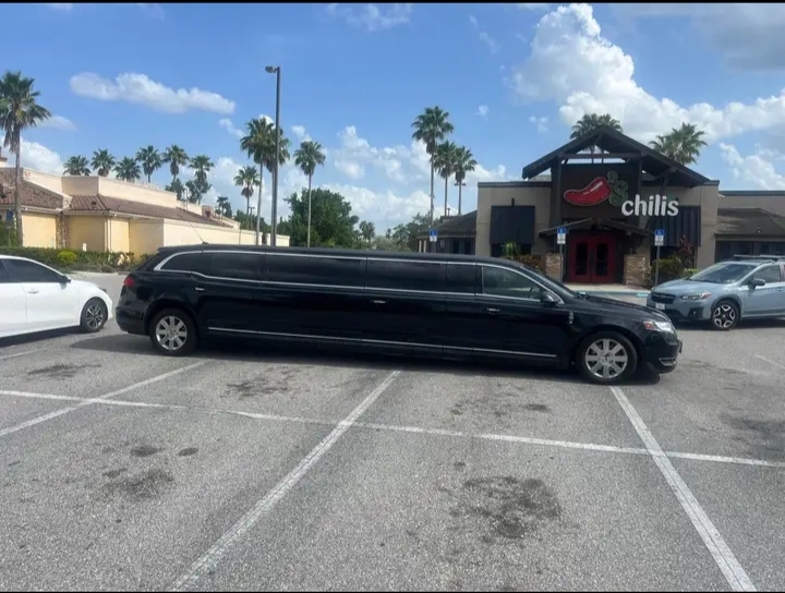 2015 Lincoln MKT Limousine