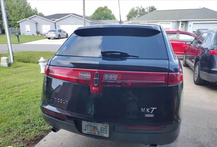 2015 Lincoln MKT Limousine
