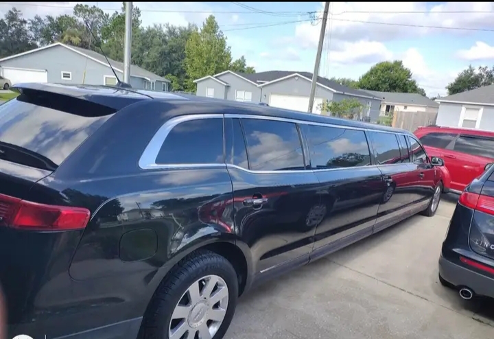 2015 Lincoln MKT Limousine