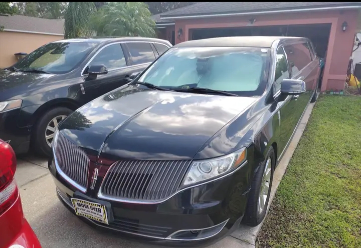 2015 Lincoln MKT Limousine