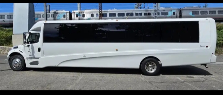 2016 Freightliner Shuttle Bus