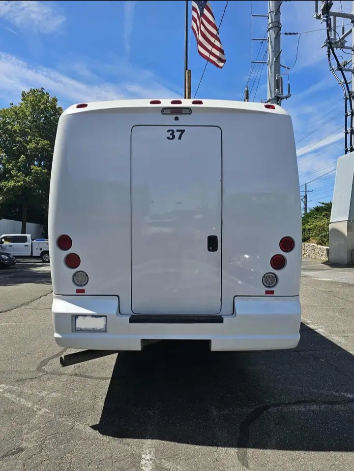 2016 Freightliner Shuttle Bus
