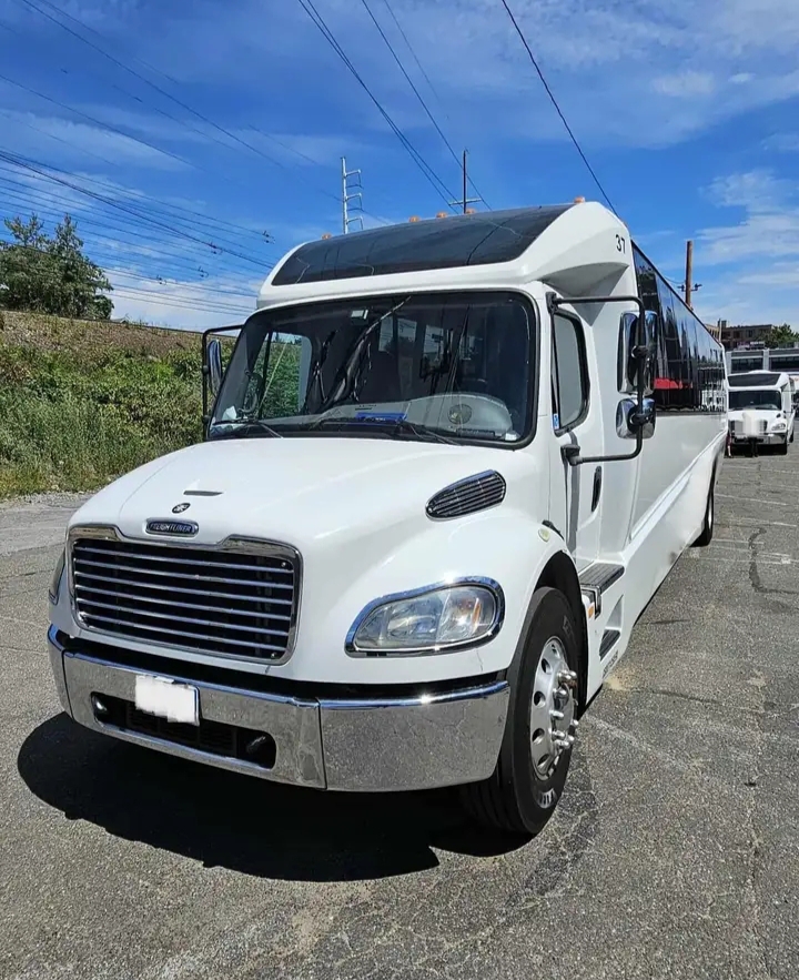 2016 Freightliner Shuttle Bus
