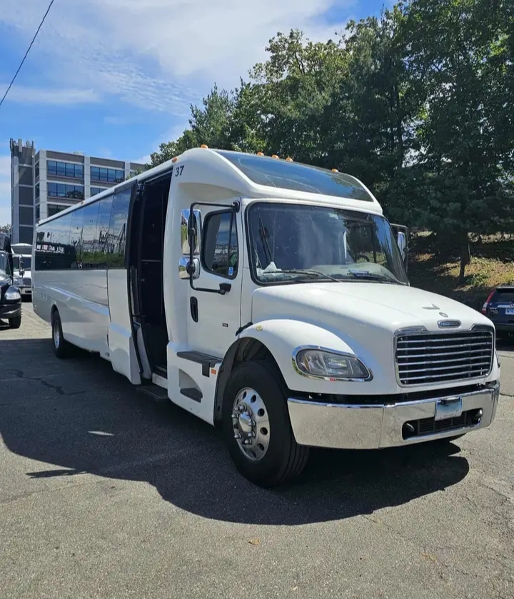 2016 Freightliner Shuttle Bus