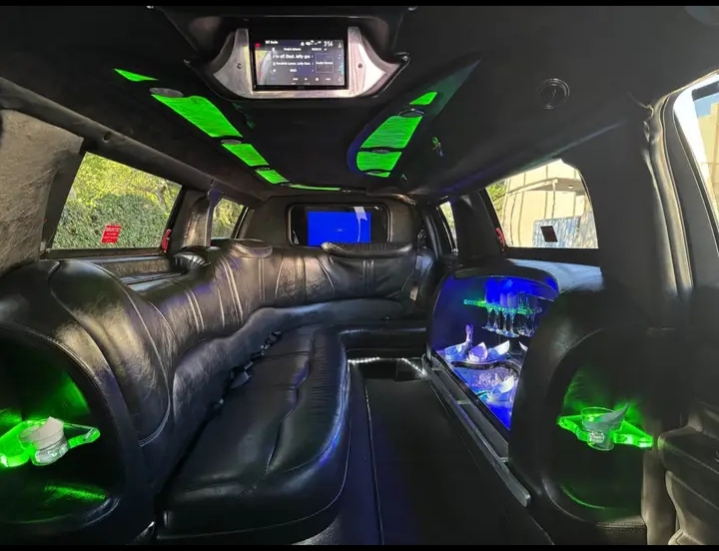 2013 Lincoln MKT Limousine