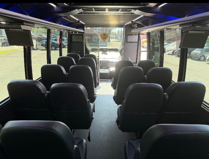 2019 Ford F-550 Shuttle Bus
