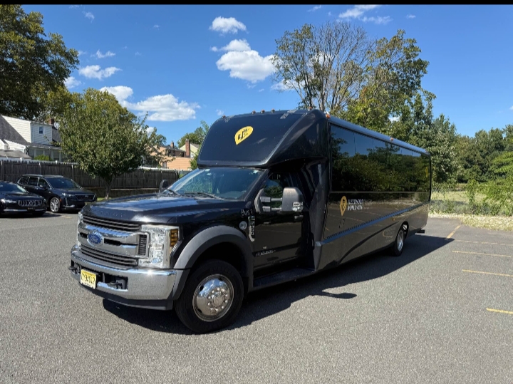 2019 Ford F-550 Shuttle Bus