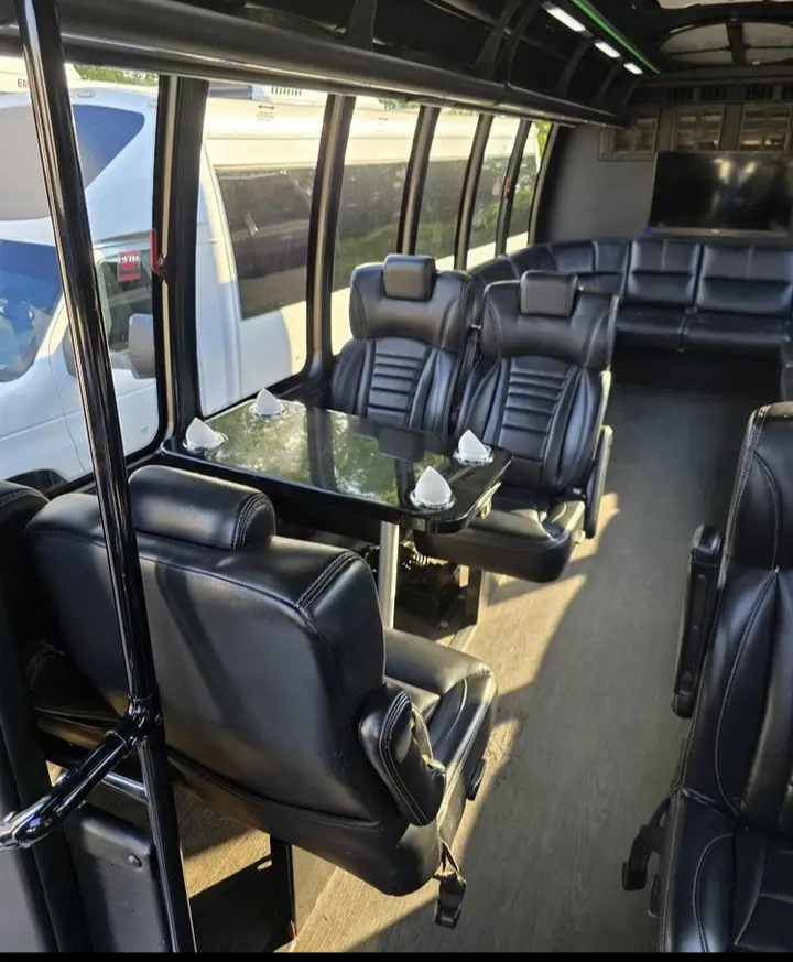 2018 Ford F-550 Limo Bus