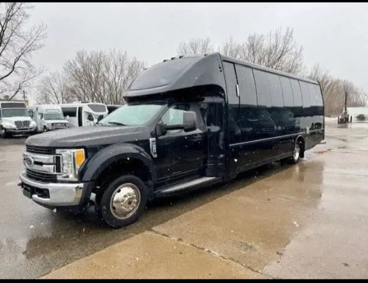 2018 Ford F-550 Limo Bus