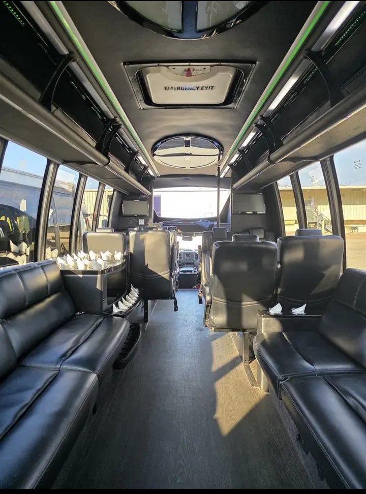 2018 Ford F-550 Limo Bus