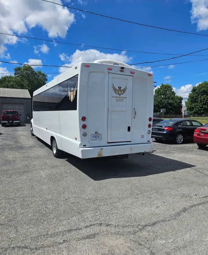2013 Ford F-550 Limo Bus