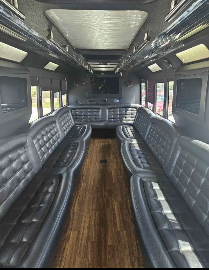 2013 Ford F-550 Limo Bus