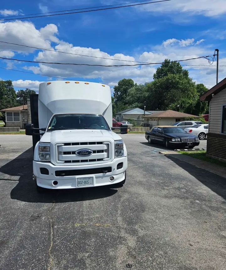 2013 Ford F-550 Limo Bus