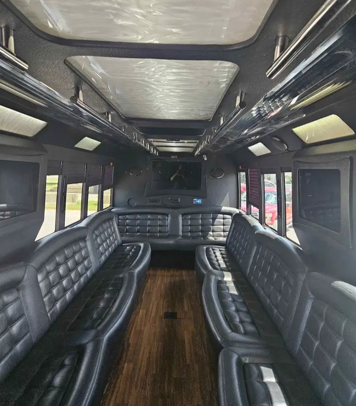 2013 Ford F-550 Limo Bus