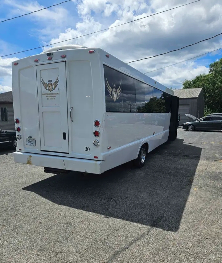 2013 Ford F-550 Limo Bus