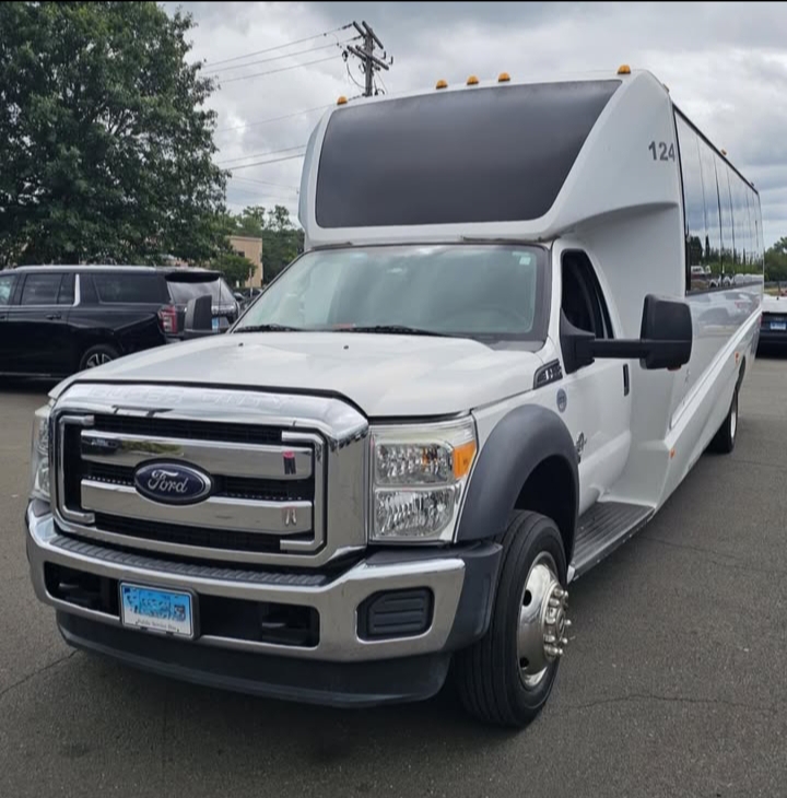 2016 Ford F-550 Limo Bus