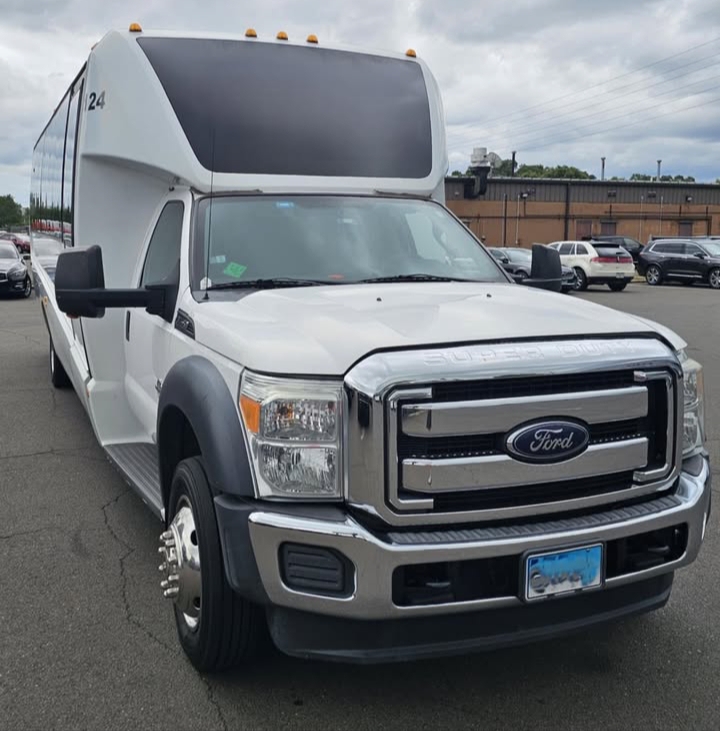 2016 Ford F-550 Limo Bus
