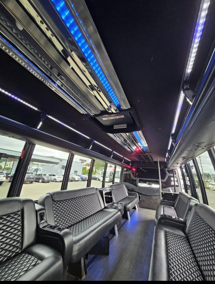 2016 Ford F-550 Limo Bus