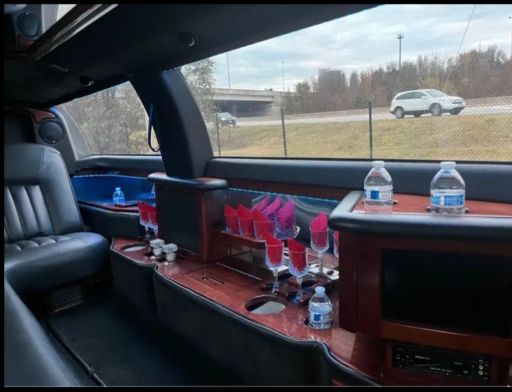 2007 Lincoln Town Car Limousine