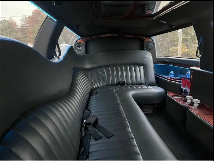 2007 Lincoln Town Car Limousine