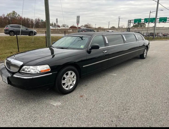2007 Lincoln Town Car Limousine