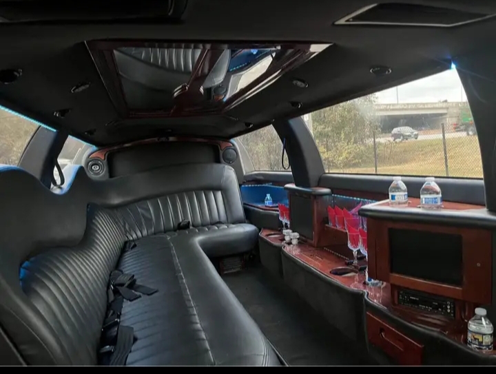 2007 Lincoln Town Car Limousine