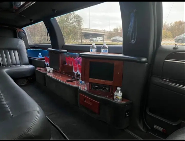 2007 Lincoln Town Car Limousine