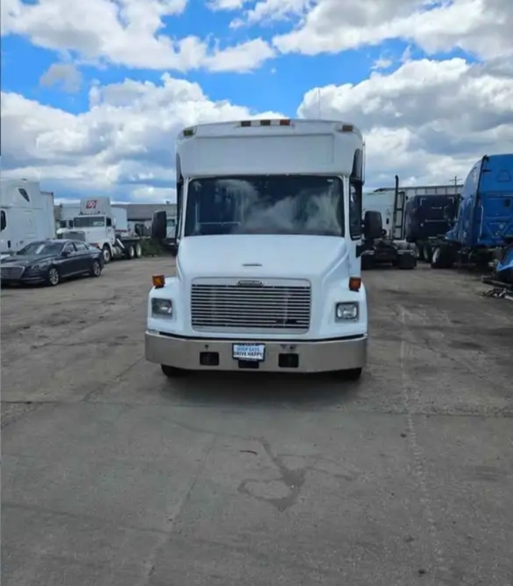 2000 Freightliner Limo Bus