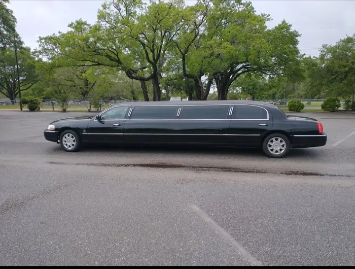 2007 Lincoln Town Car Limousine