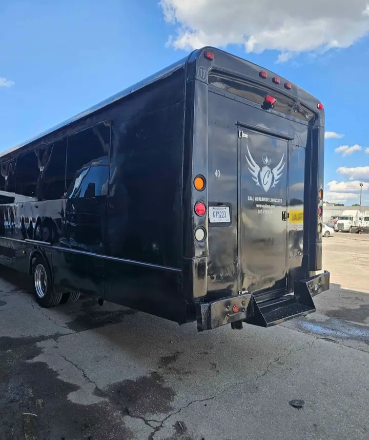 2007 Ford F-550 Shuttle Bus
