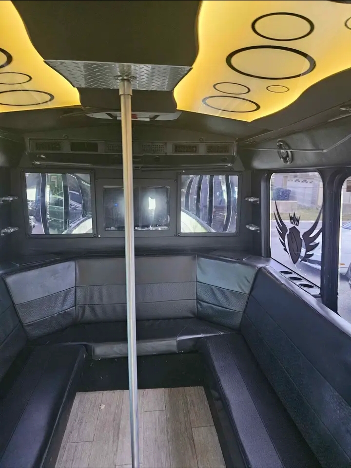 2007 Ford E-450 Party Bus