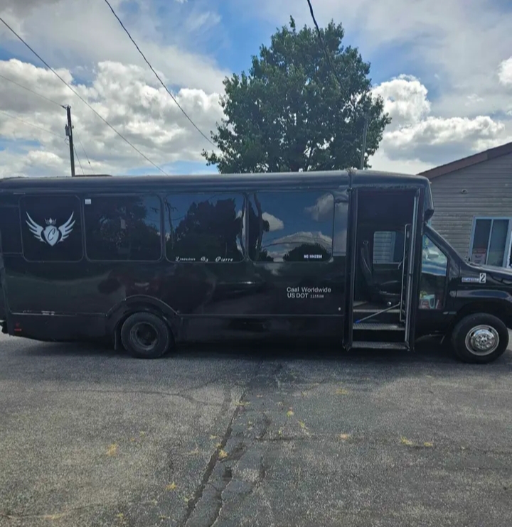 2007 Ford E-450 Party Bus