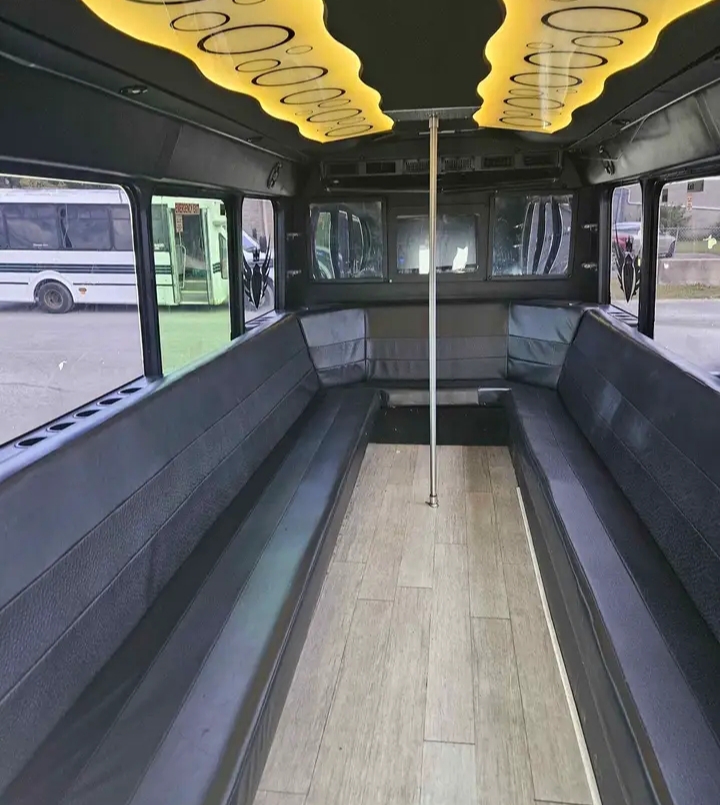 2007 Ford E-450 Party Bus