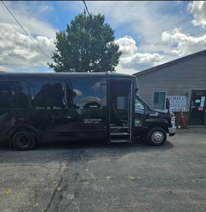 2007 Ford E-450 Party Bus
