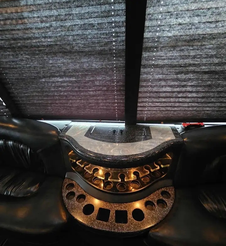 2004 International 3200 KK38 Limo Bus