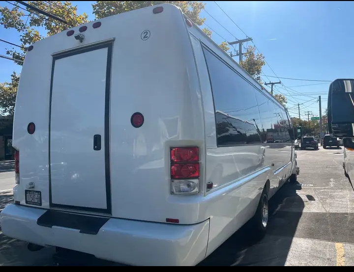 2012 International Durastar Limo Bus