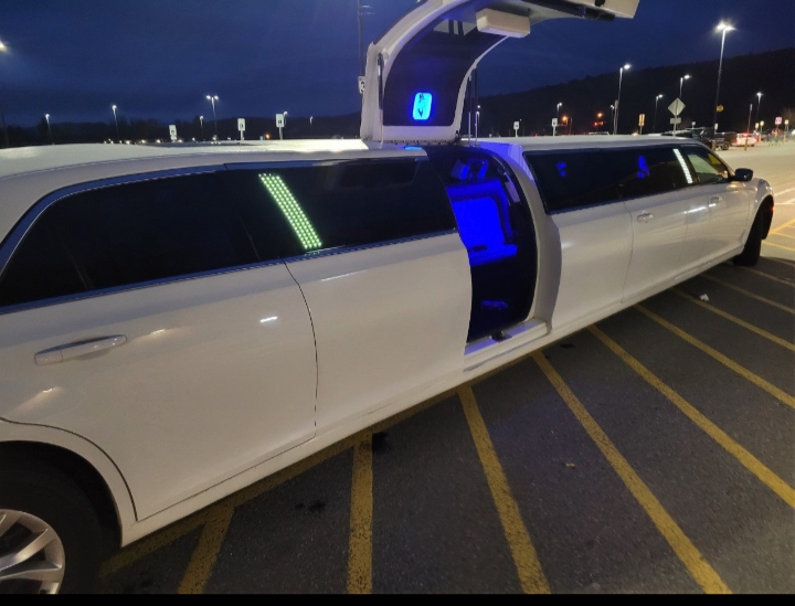 2016 Chrysler 300 Limousine