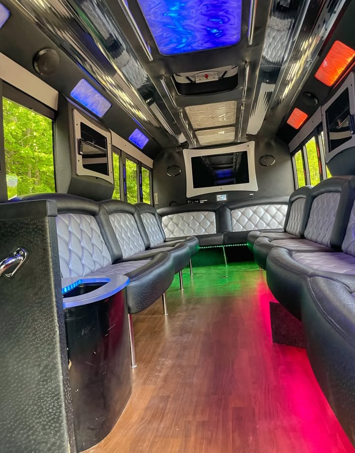 2012 Ford F-550 Limo Bus