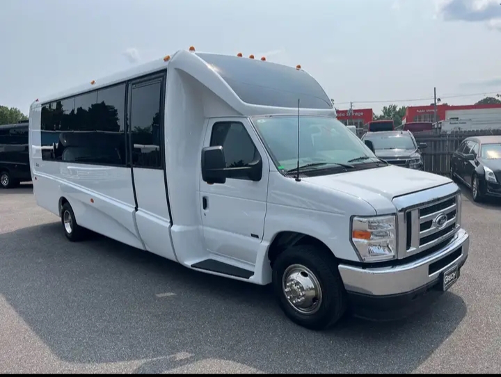 2025 Ford E-450 Shuttle Bus