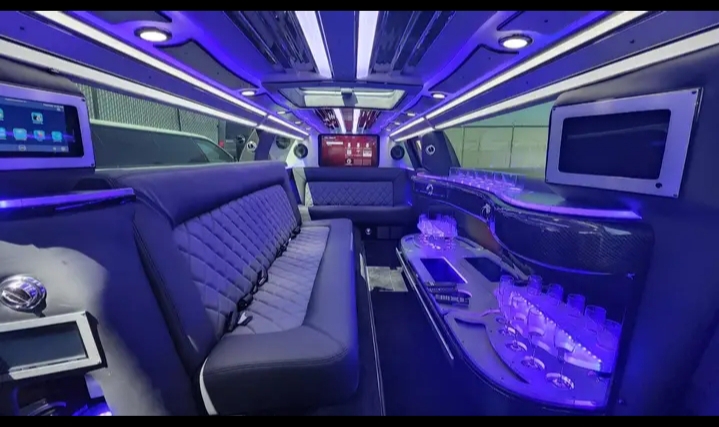 2022 Chrysler 300 Limousine