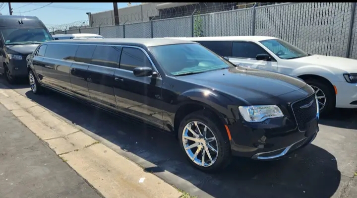 2022 Chrysler 300 Limousine